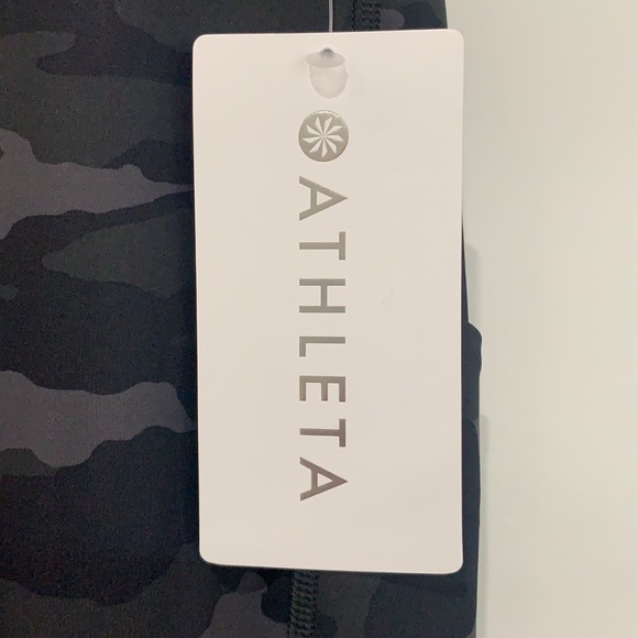 Athleta Ultimate Camo 7/8 Tight. Size XS. - Picture 4 of 9